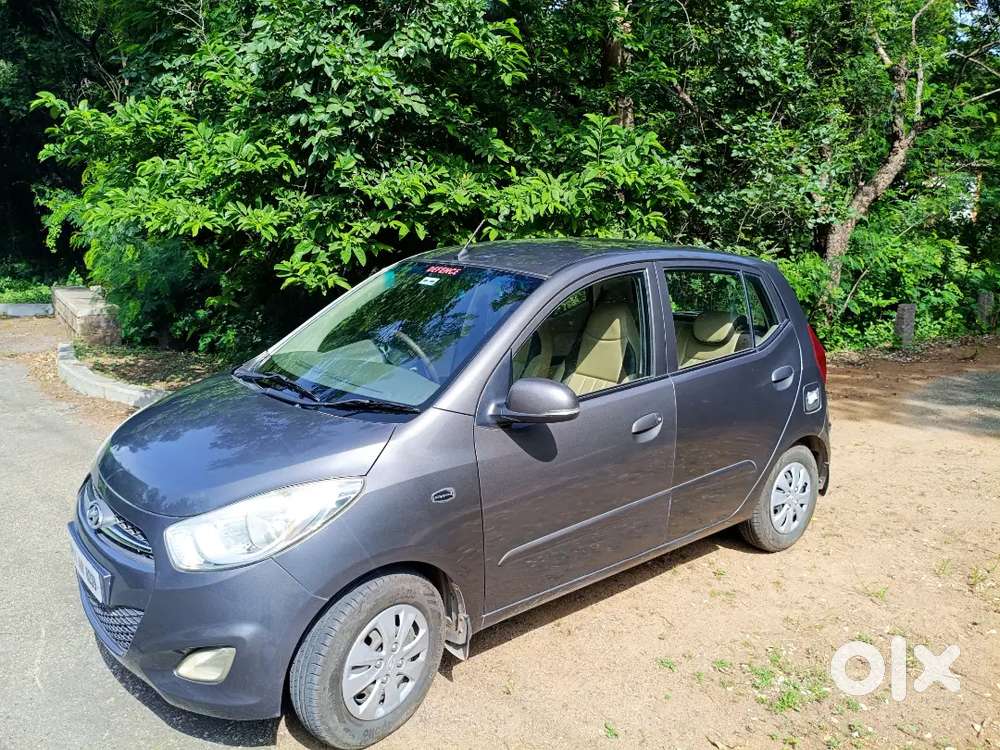 Hyundai I10
Sportz: Petrol Manual (2011)-only 44,000 Km