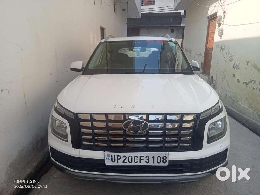 Hyundai Venue 2023 Petrol Well Maintained