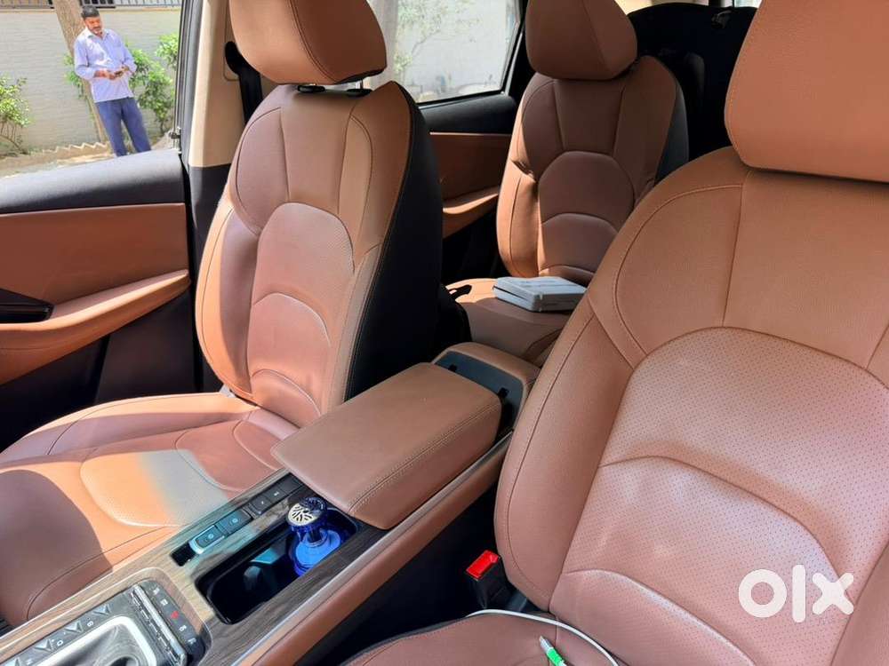 Mg Hector Plus 2023 Petrol- In Almost New Like Condition.