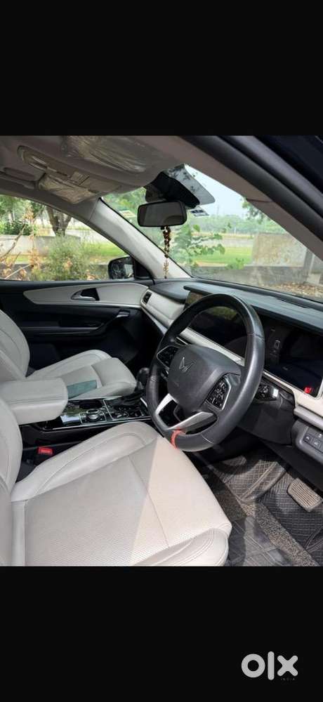 Mahindra Xuv700 2023 Diesel Well Maintained