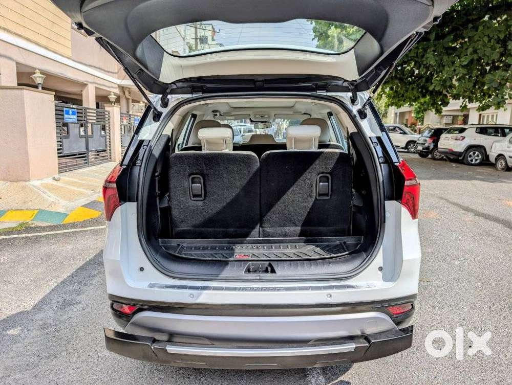 Mahindra Xuv700 2.2 Ax 7 Diesel At Luxury Pack Str Awd, 2023, Diesel