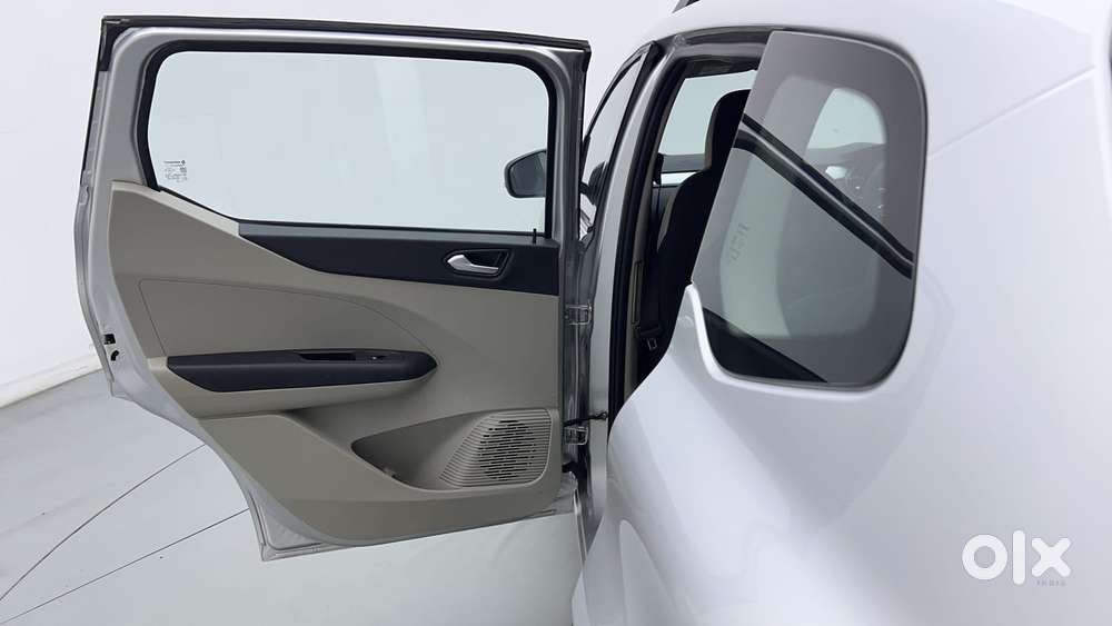Renault Triber Rxz, 2023, Petrol