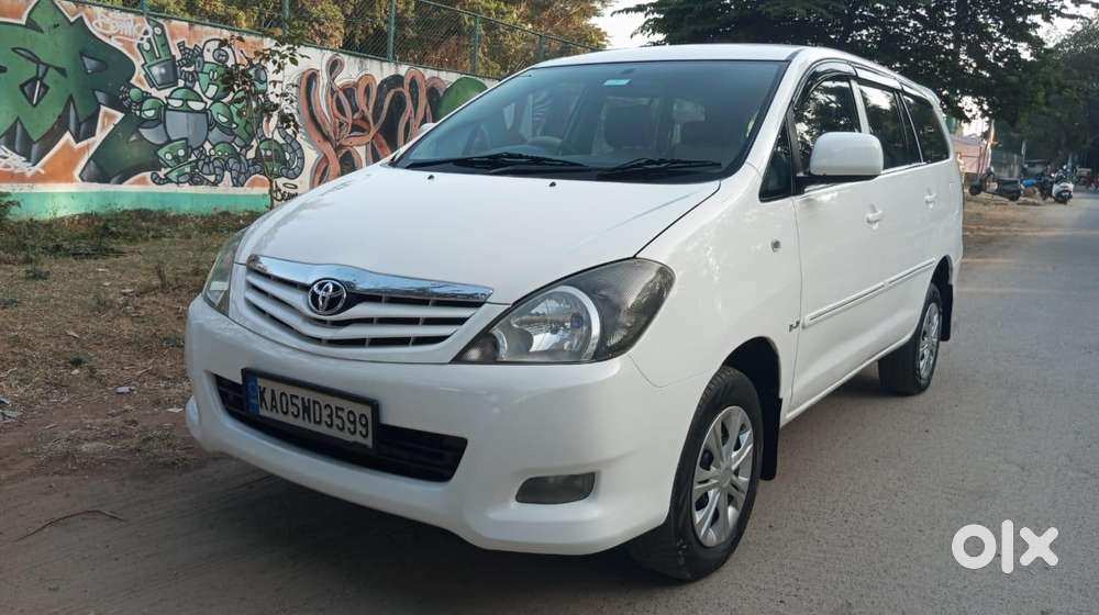 Toyota Innova 2.5 Vx 8 Seater Bs Iv, 2011, Diesel