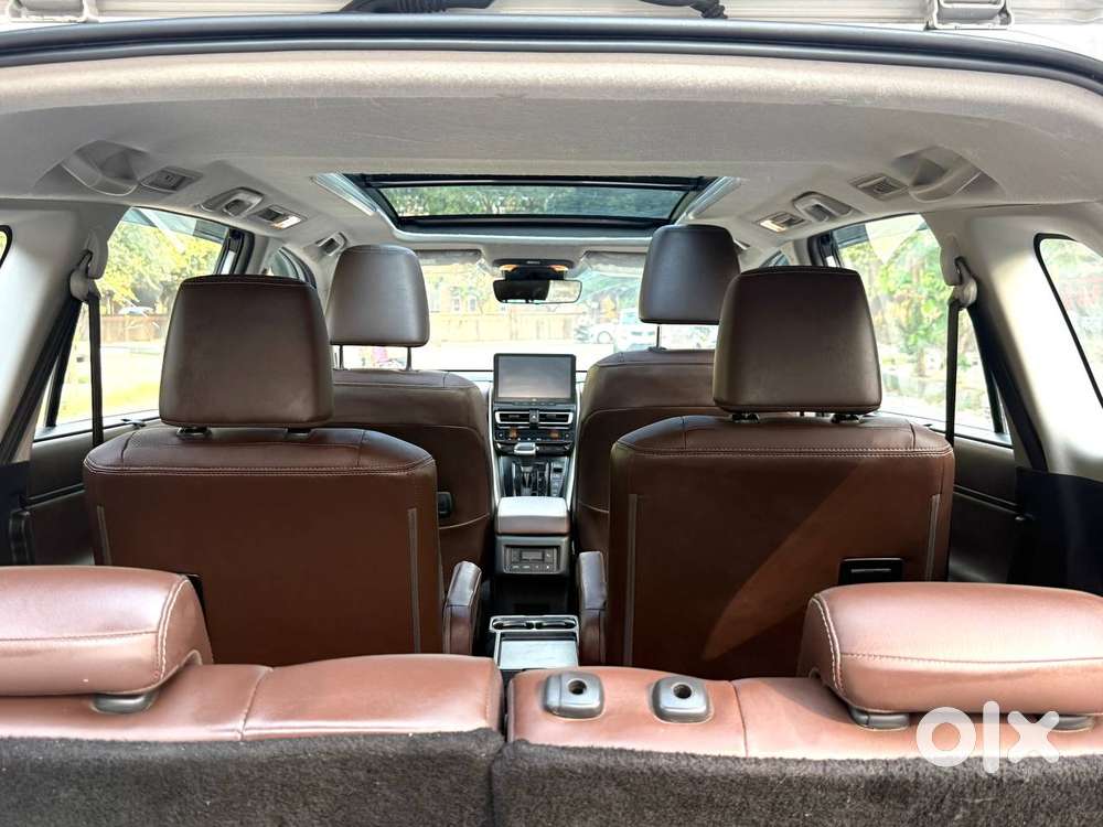 Toyota Innova Hycross 2.0 Zx (o) Hybrid 7 Str, 2025, Petrol