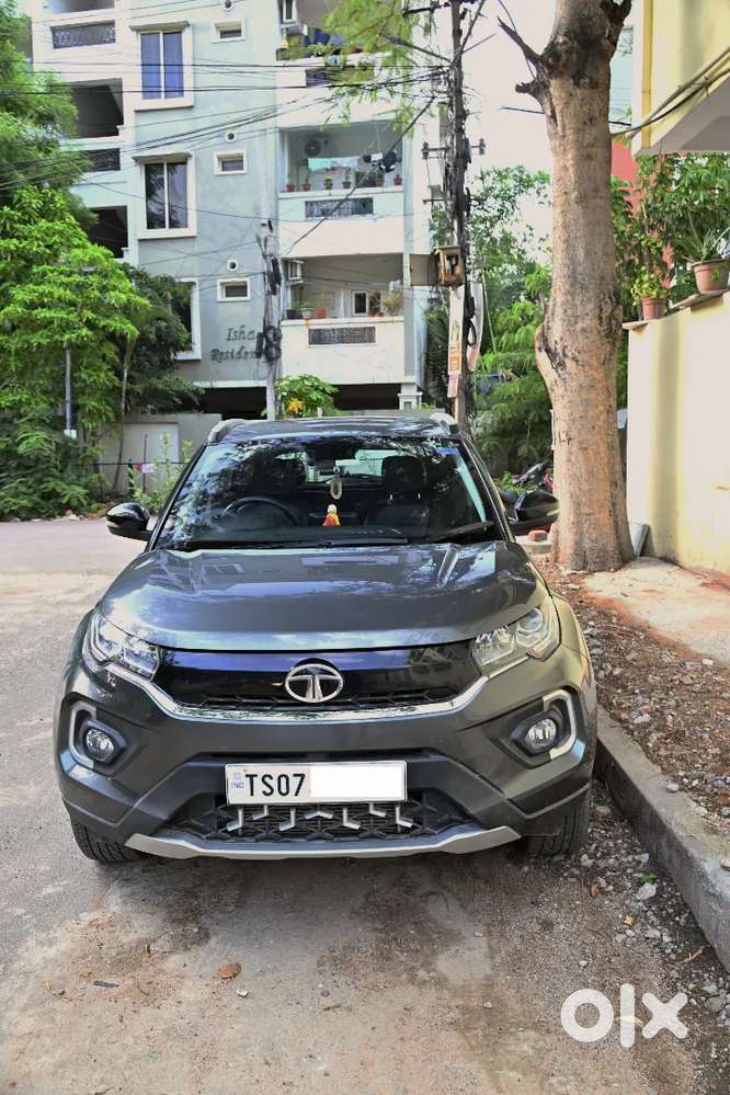 Tata Nexon 2023 Petrol Plus Sunroof Xza + S Top Spec