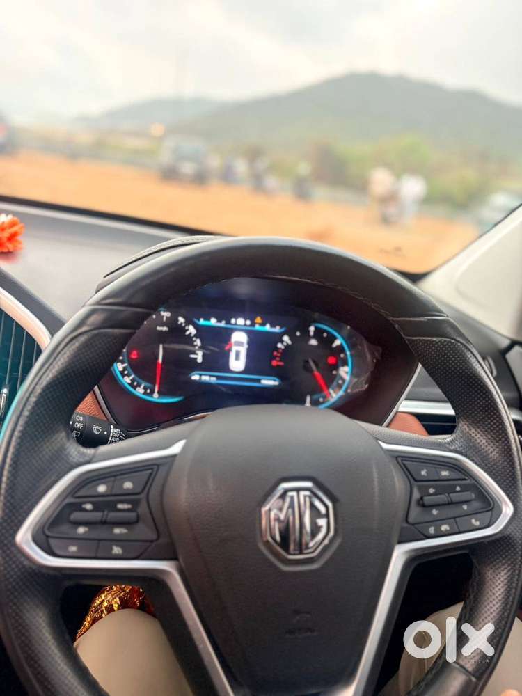 Mg Hector Plus 2022 Diesel 11800 Km Driven