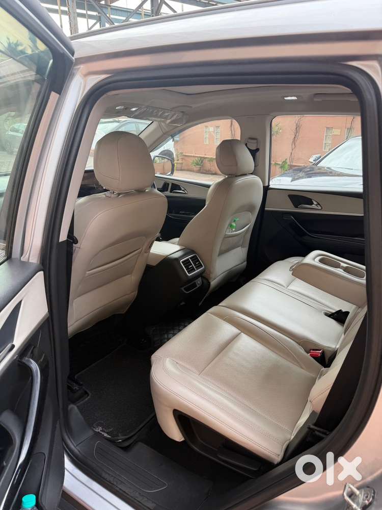 Mahindra Xuv700 Petrol 2023 Model