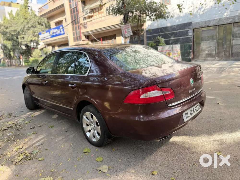 Skoda Superb 2011 Petrol 65000 Km Driven