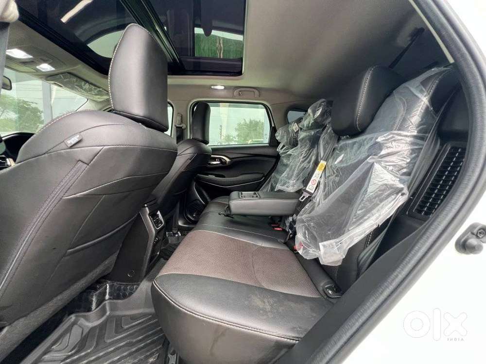 Maruti Suzuki Grand Vitara 1.5 Alpha Plus Intelligent Hybrid Ecvt, 2..
