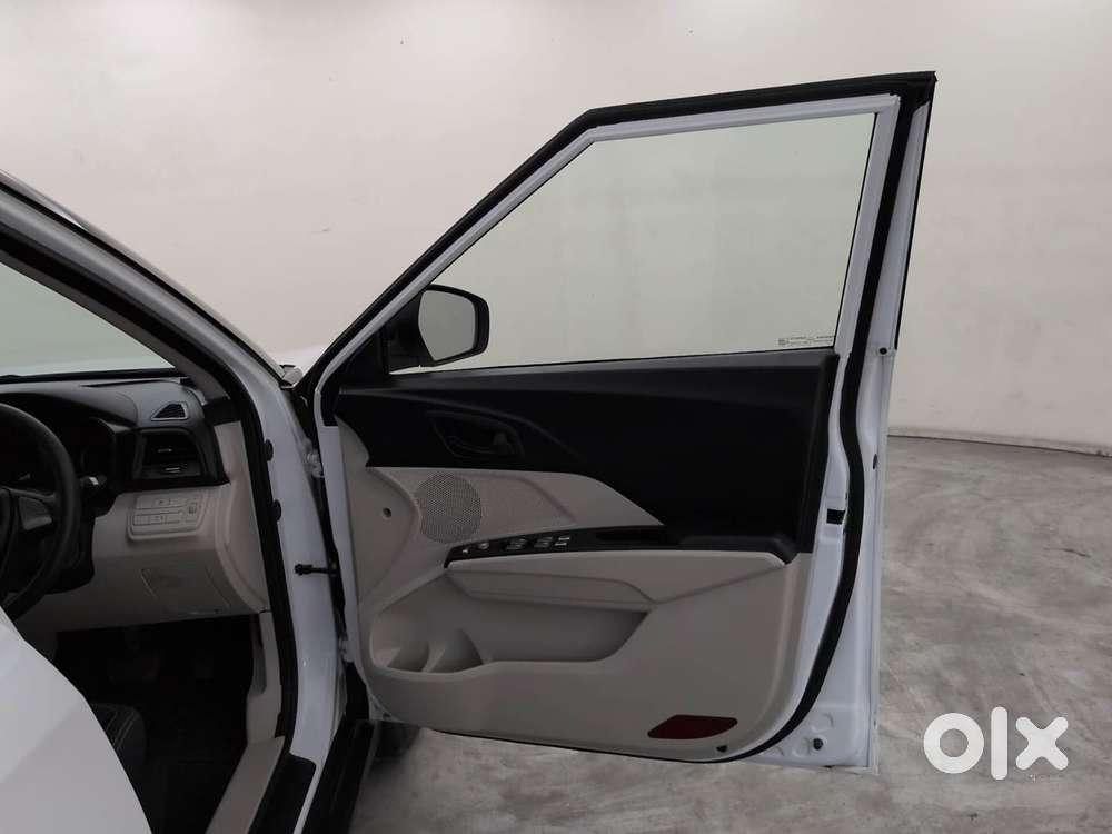 Mahindra Xuv300 1.2 W6 Amt Petrol, 2024, Petrol