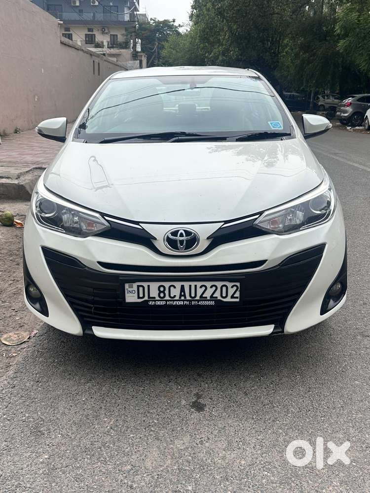 Toyota Yaris V Cvt, 2018, Petrol