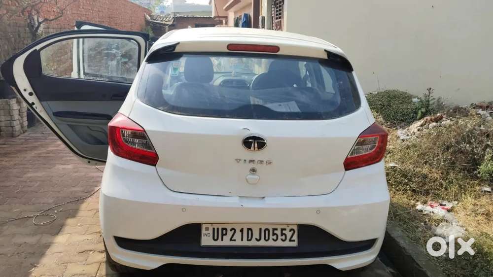 Tata Tiago Ghadi Mai Music System Nahin Hai.