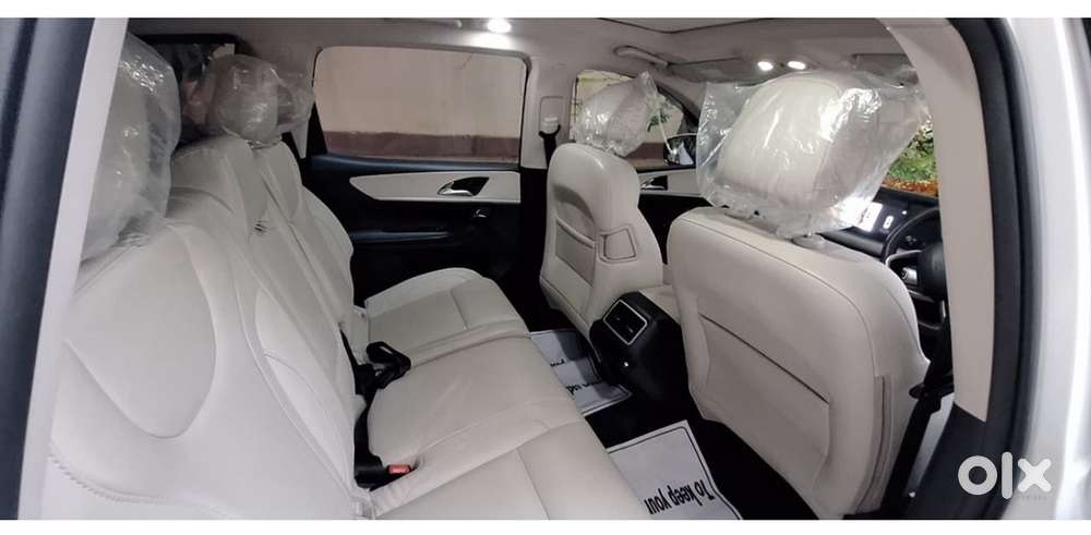 Mahindra Xuv700 2023 Diesel Well Maintained