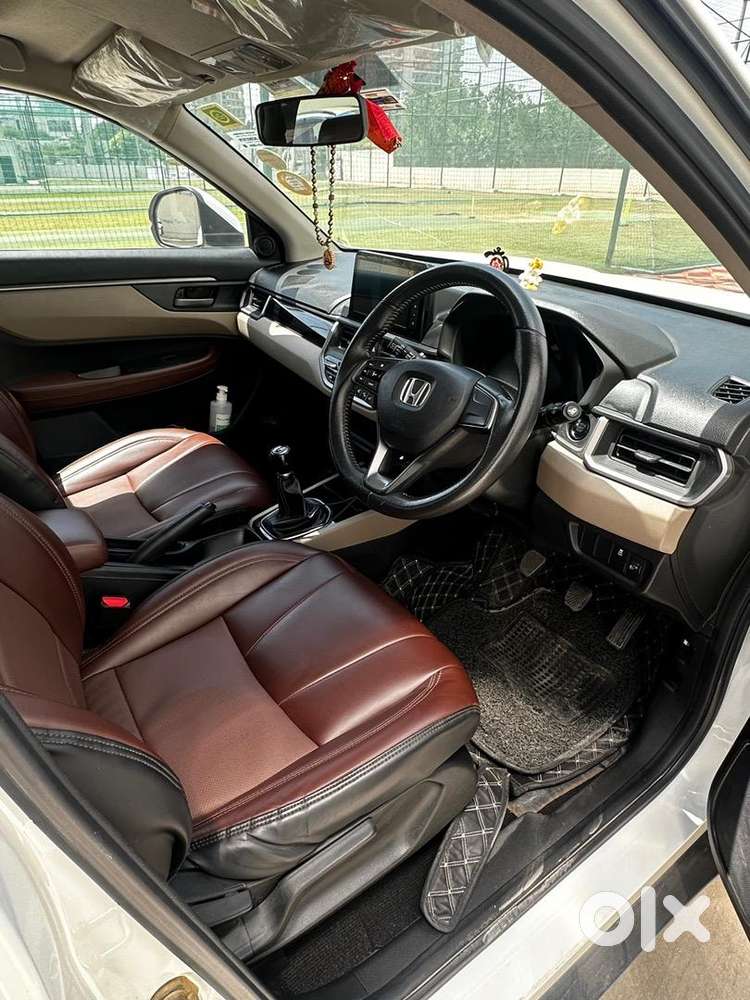 Sun Roof , Side Mirror Camera