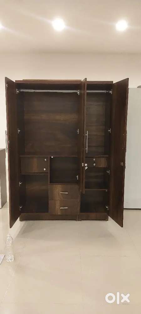 Wood Wardrobe - Buy & Sell Used Beds & Wardrobes in India | OLX