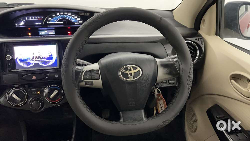 Toyota Etios Liva Vx Dual Tone, 2017, Petrol