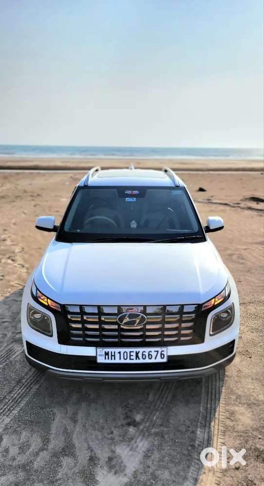 Hyundai Venue 2025 Petrol Well Maintained