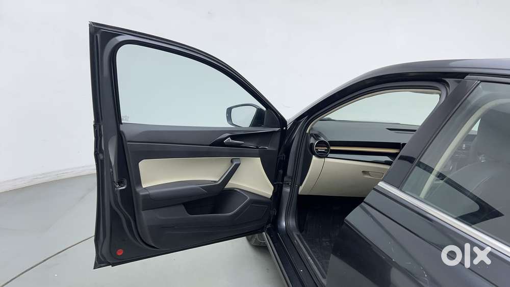 Skoda Slavia Style 1.0l Tsi At, 2023, Petrol