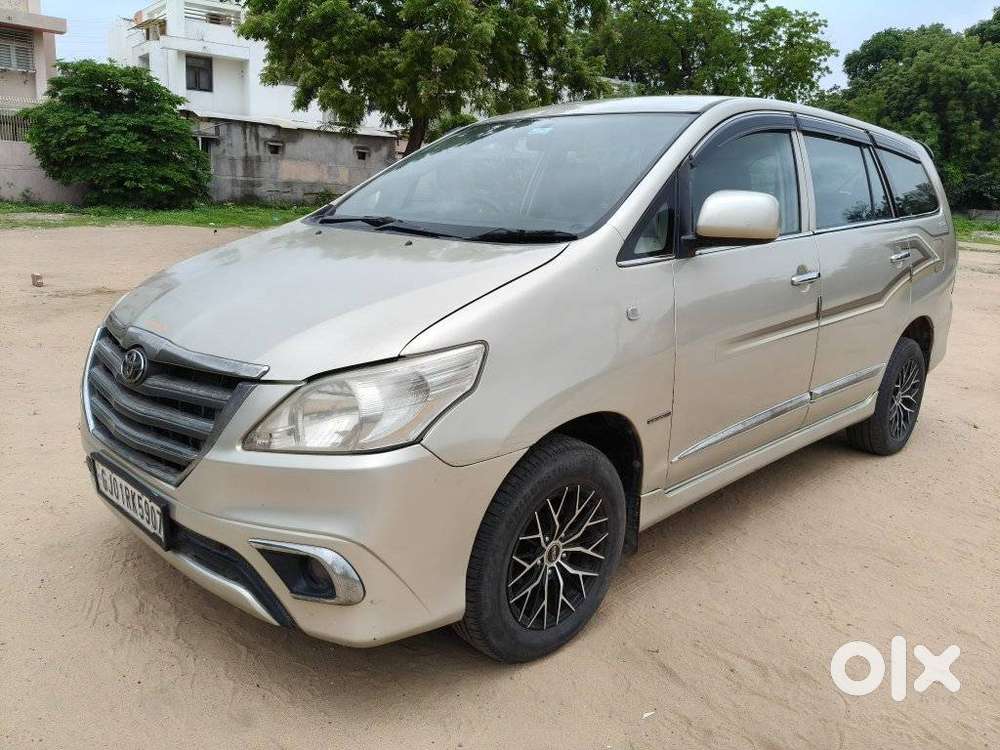 Toyota Innova 2.5 Gx (diesel) 8 Seater Bs Iv, 2015, Diesel