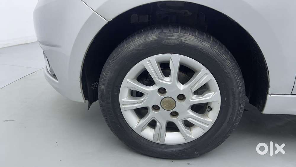 Tata Tiago Xza, 2017, Petrol