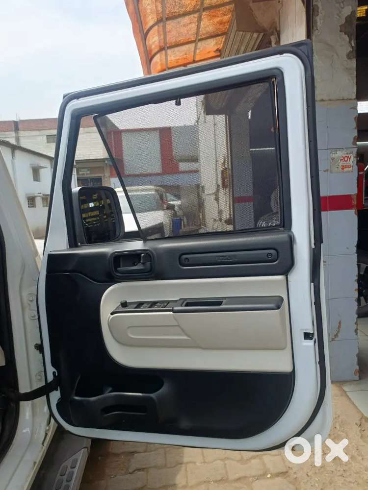 Thar Roxx Mx3 At With Mahindra Alloys