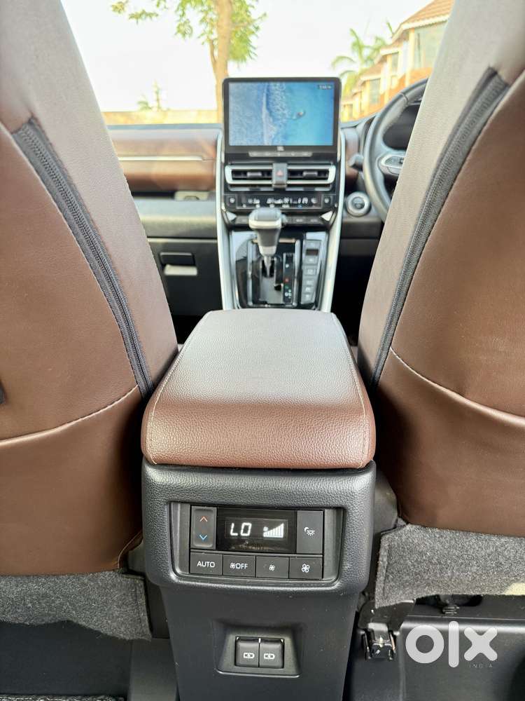 Toyota Innova Hycross 2.0 Zx Hybrid 7 Str, 2023, Petrol