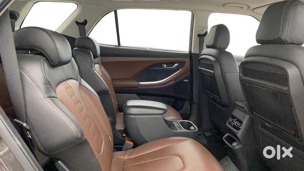 Hyundai Alcazar 2.0 Signature (o) Petrol At 6 Str, 2022, Petrol