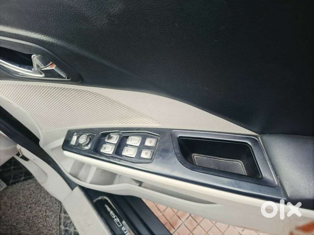 Mahindra Xuv300 W8, 2021, Petrol