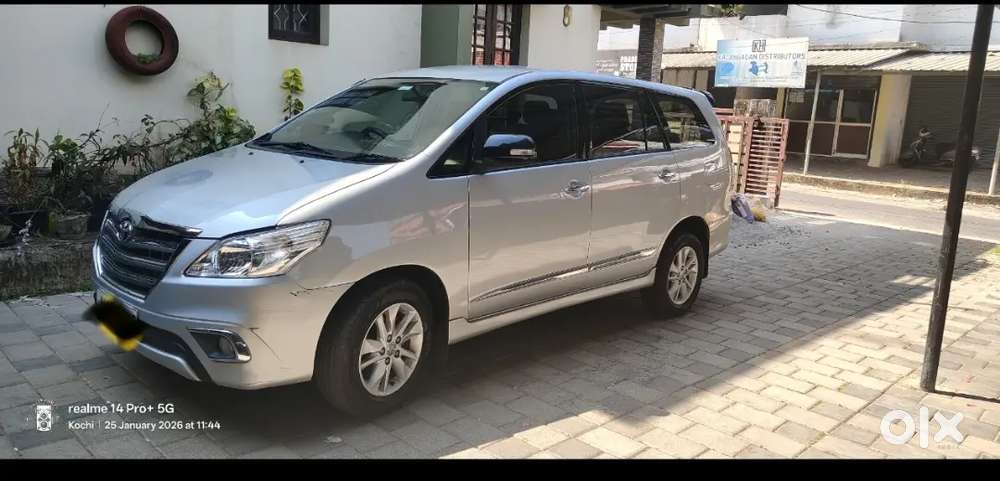 Toyota Innova 2015 Diesel 120000 Km Driven