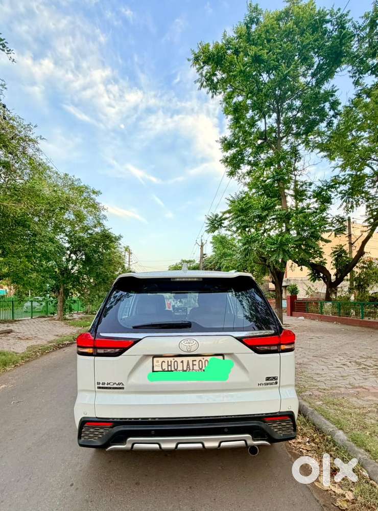 Toyota Innova Hycross 2.0 Zx (o) Hybrid 7 Str, 2024, Petrol