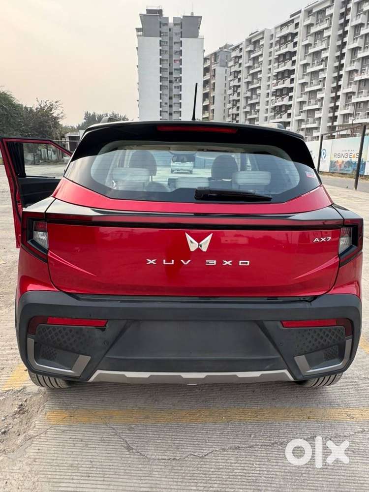For Sale: Mahindra Xuv3xo Ax7 Diesel Mt (dual Tone)