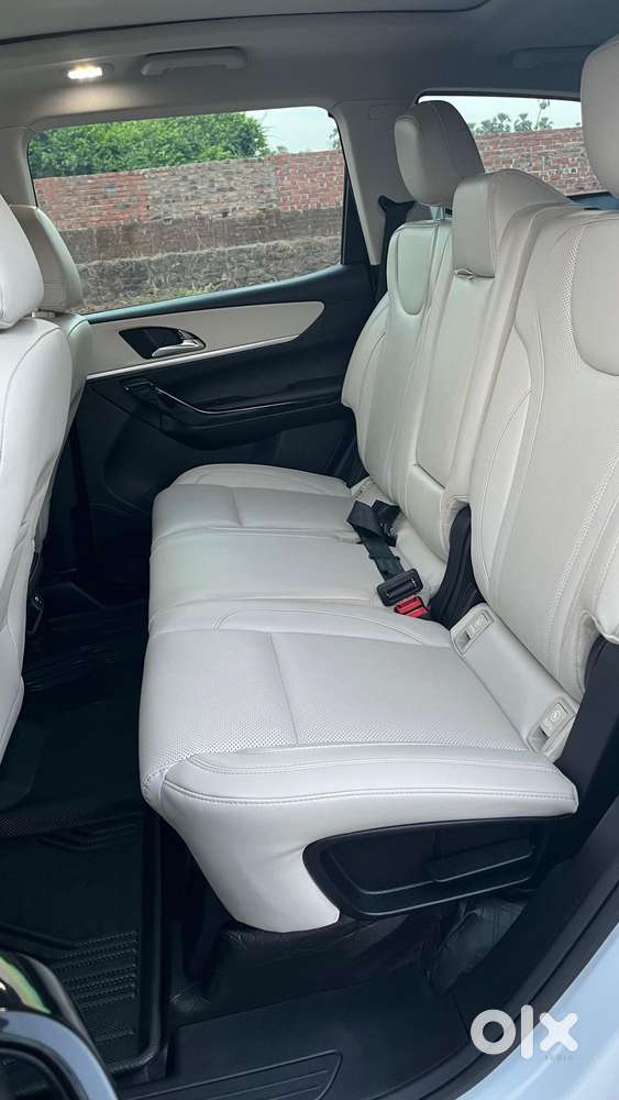 Mahindra Xuv700 2.2 Ax 7 Diesel At Luxury Pack Str, 2025, Diesel