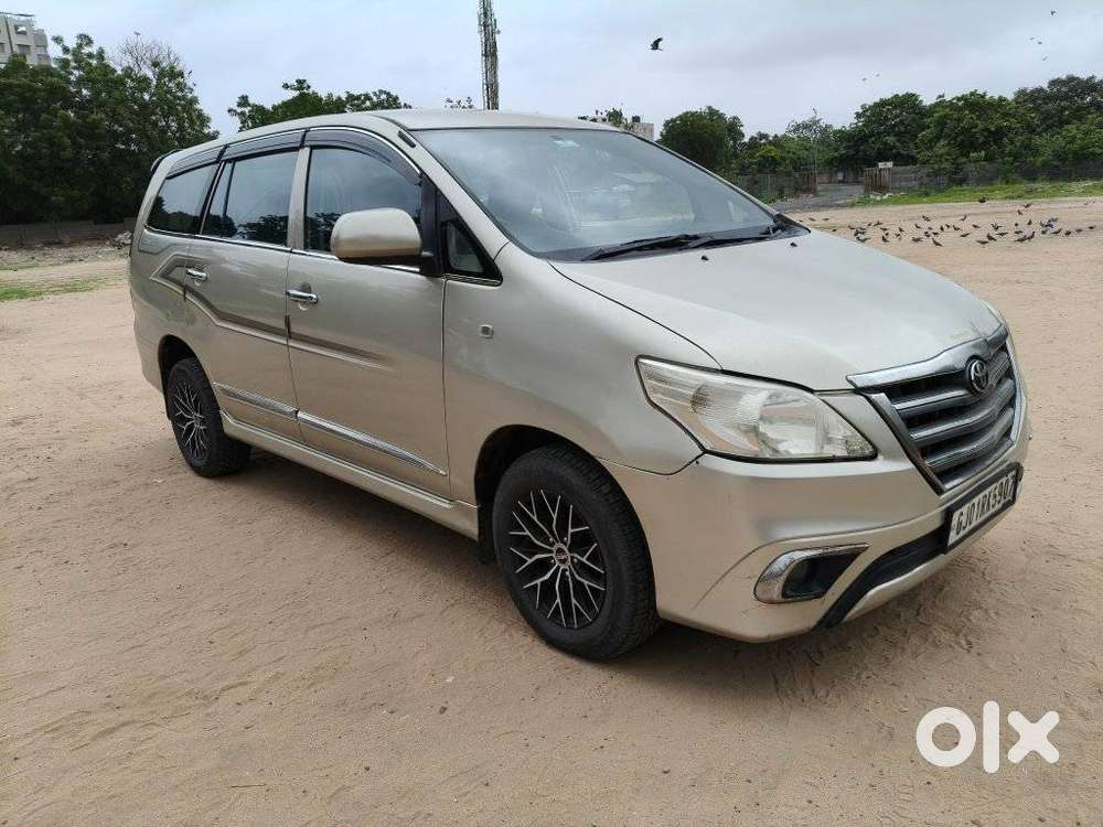 Toyota Innova 2.5 Gx (diesel) 8 Seater Bs Iv, 2015, Diesel