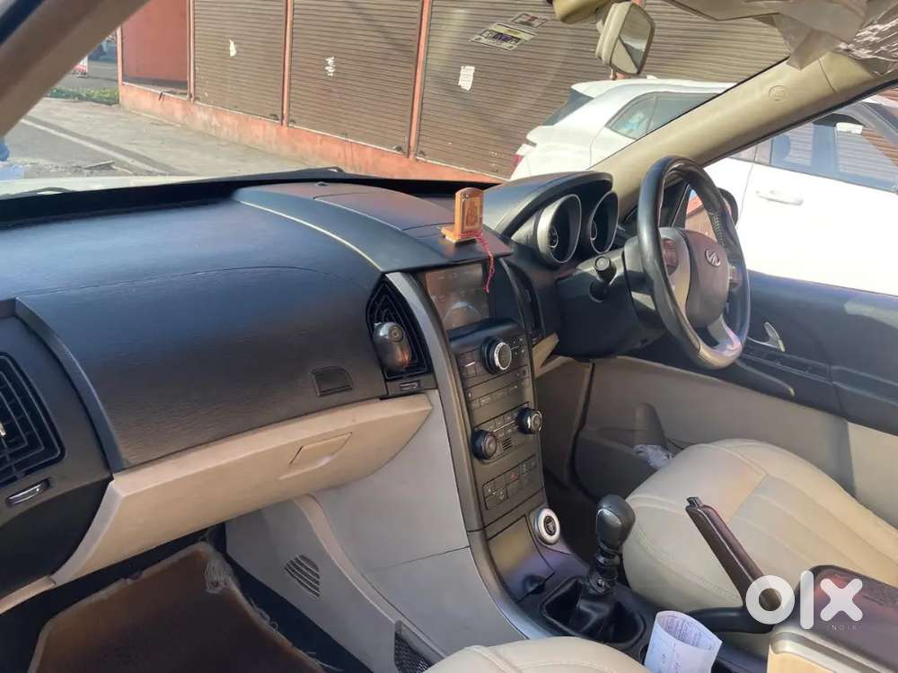 Mahindra Xuv500 2015 Diesel 123000 Km Driven With Sunroof