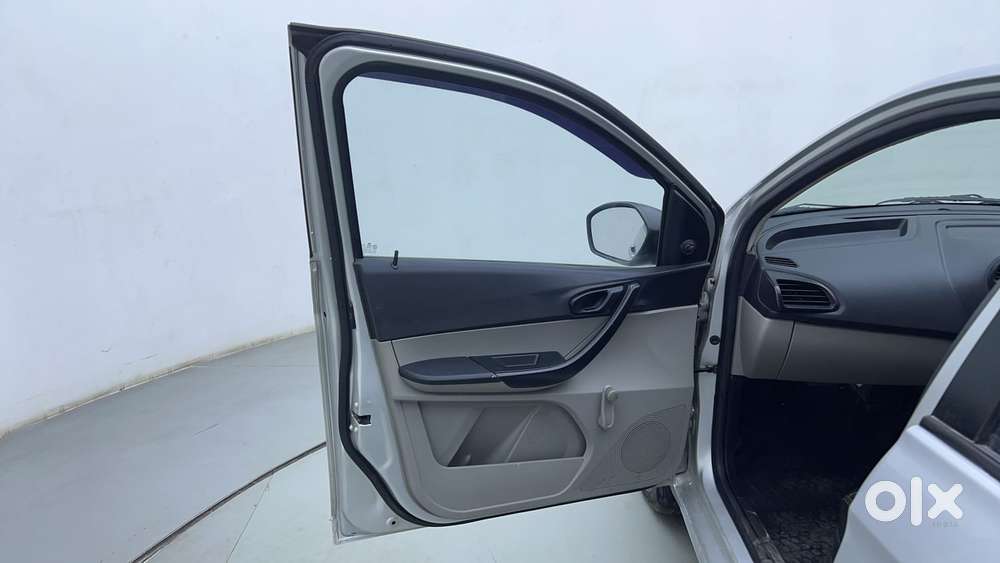 Tata Tiago Xe, 2016, Petrol