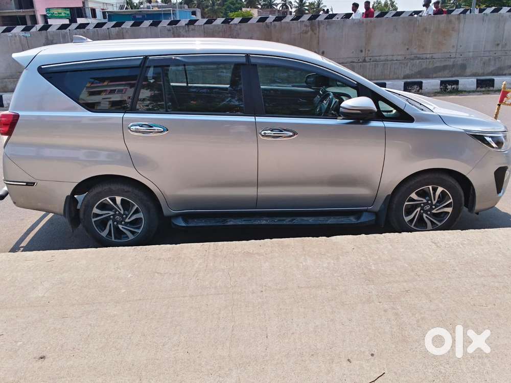 Toyota Innova Crysta 2.7 V, 2023, Petrol