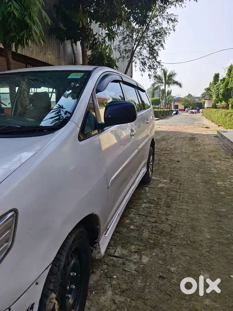 Toyota Innova 2014 Diesel 200000 Km Driven