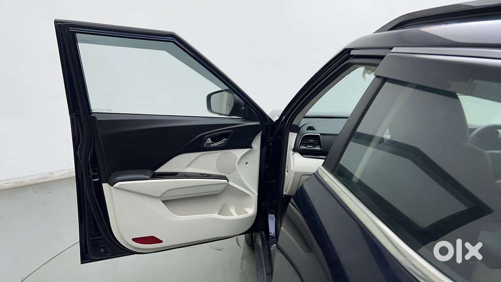 Mahindra Xuv 3xo Ax5l 1.2 Petrol At, 2025, Petrol