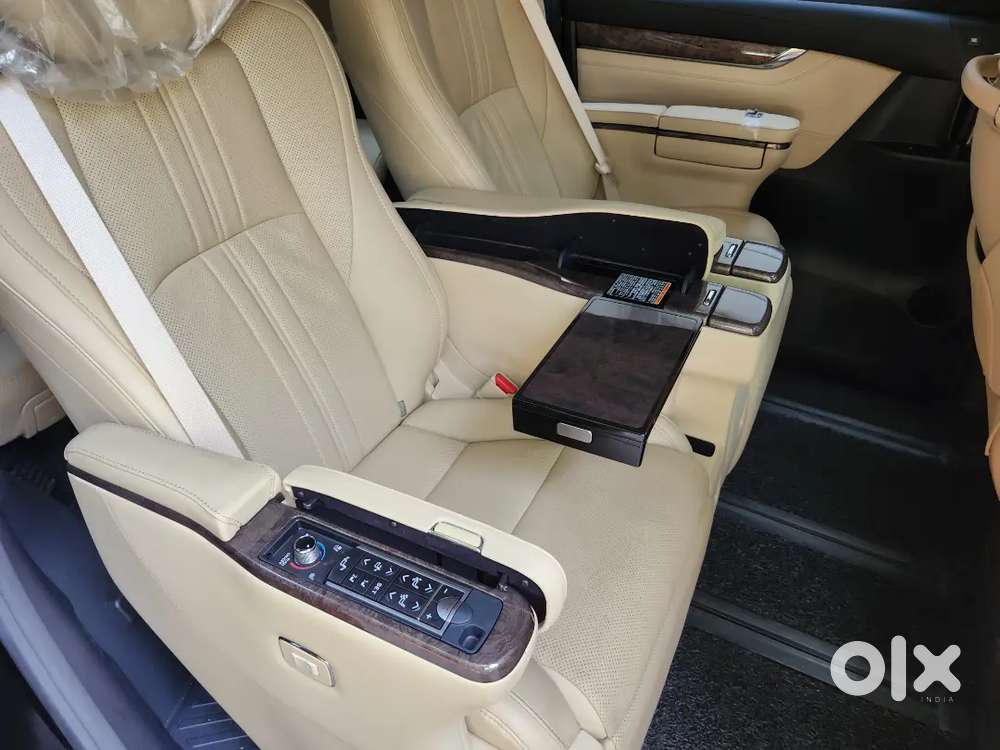 Toyota Vellfire 2.5 Executive Lounge, 2020, Petrol