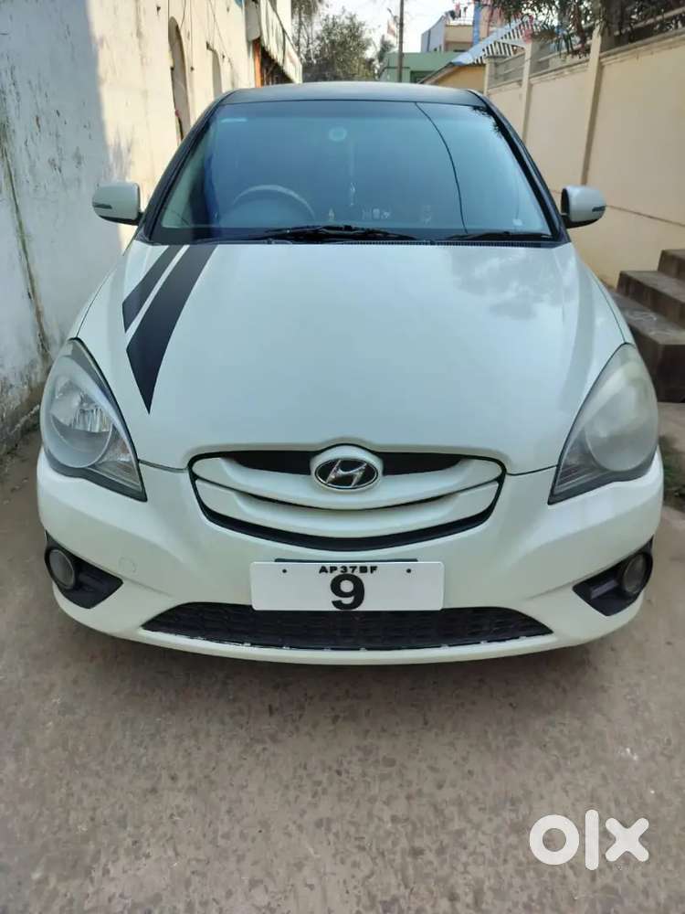 Hyundai Verna 2011