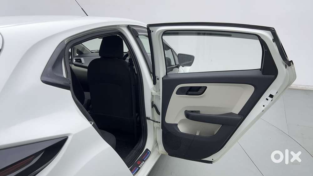 Tata Altroz 1.2 Xm Plus, 2022, Petrol