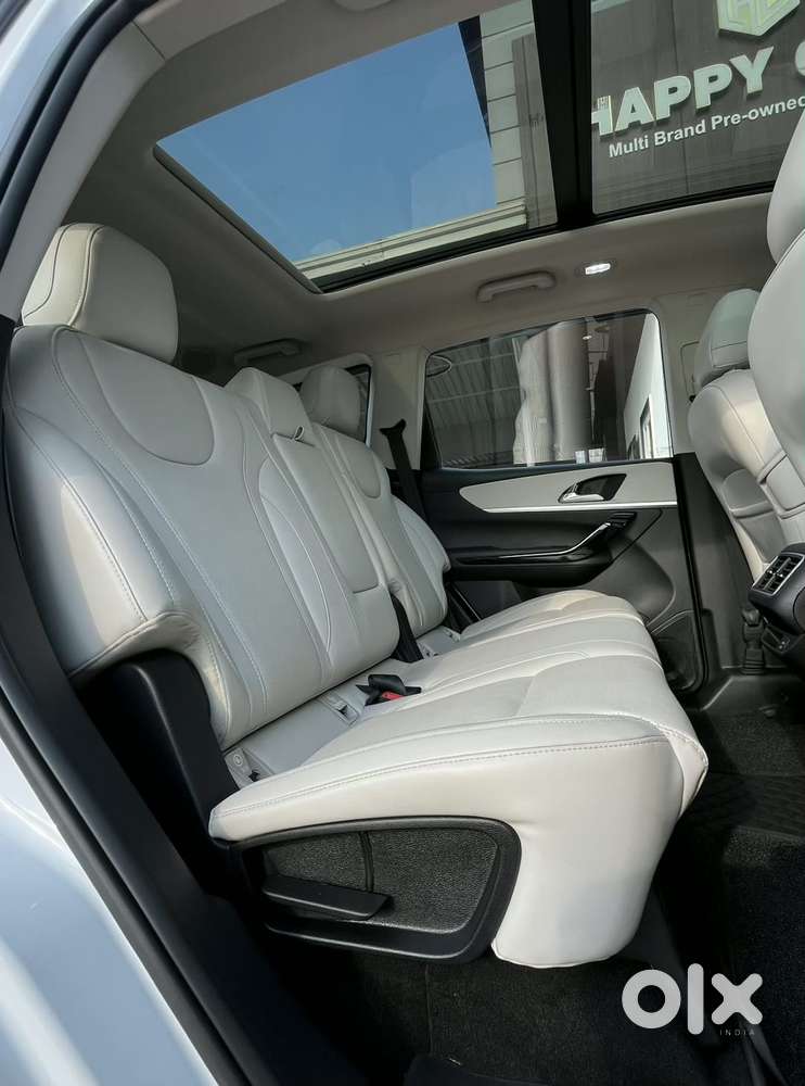 Mahindra Xuv700 2.2 Ax 7 Diesel Mt Luxury Pack Str, 2023, Diesel