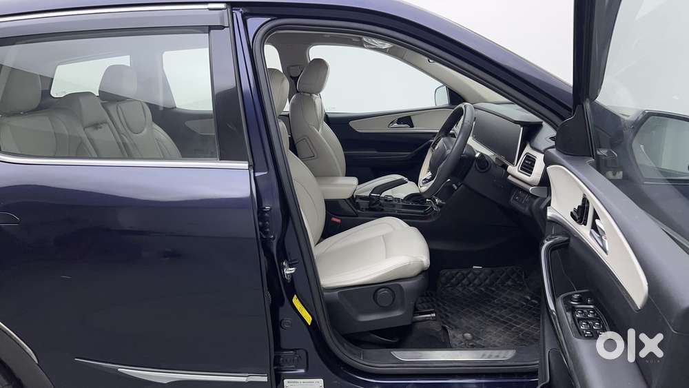 Mahindra Xuv700 2.0 Ax 7 Petrol At Str, 2021, Petrol