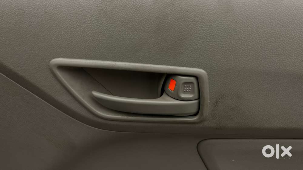 Maruti Suzuki Swift Dzire 1.2 Lxi Bsiv, 2017, Cng & Hybrids