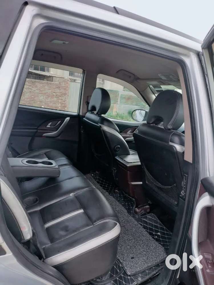 Xuv500 W8 Cell Or Exchange With 5 Seater