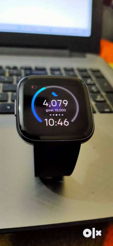 FITBIT VERSA 2 SMARTWATCH new condition urgent sell Men