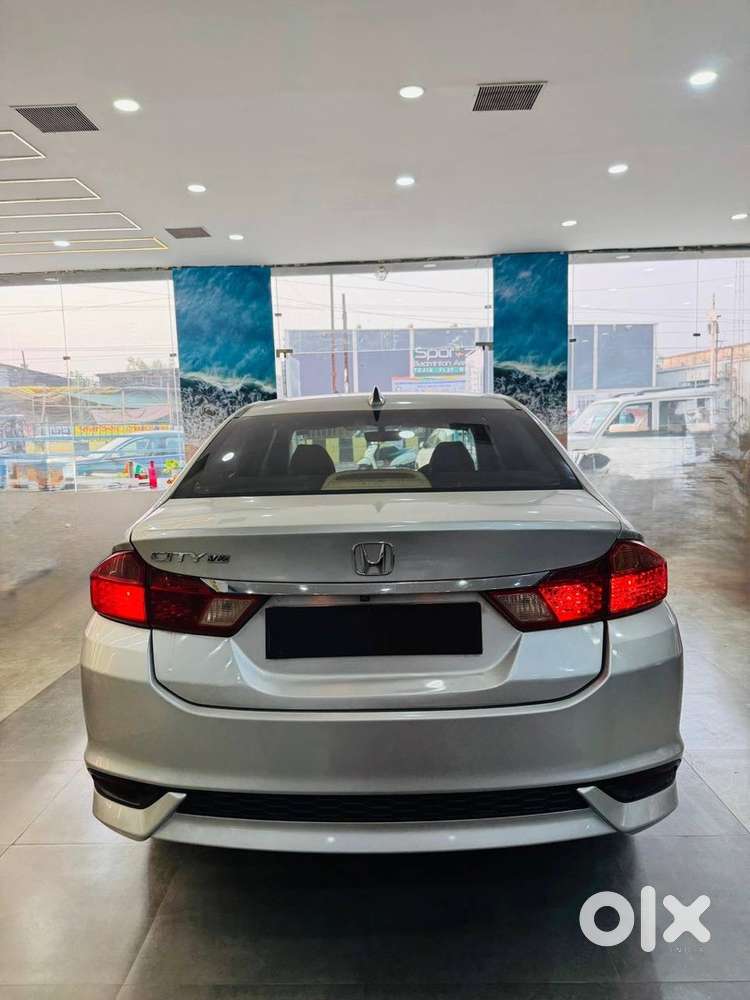 Honda City 2017 Top Model Sunroof.