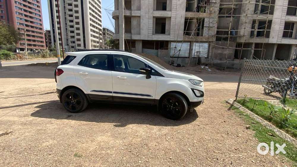 Well Maintain Car With Sun Roof