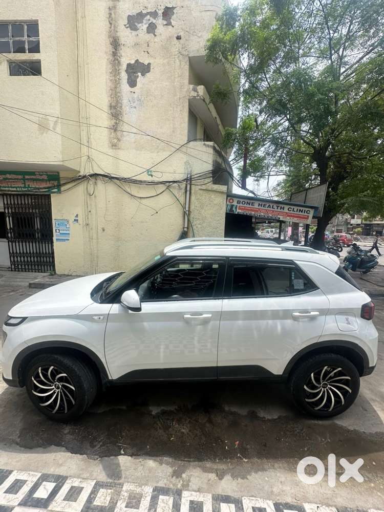 Hyundai Venue 2023 Petrol Manual