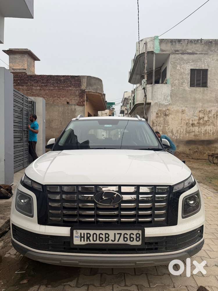 Hyundai Venue Petrol 2024 Manual First Owner